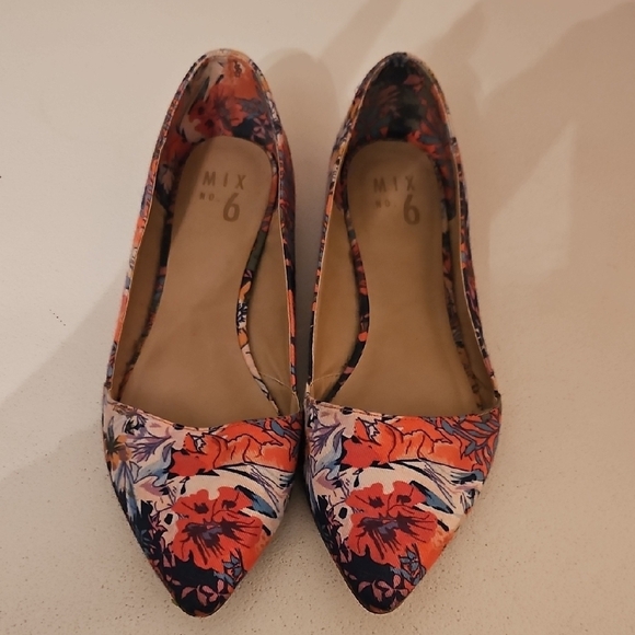 Mix No. 6 Shoes - Mix No. 6 Women's Floral Rowland Flats Size 8